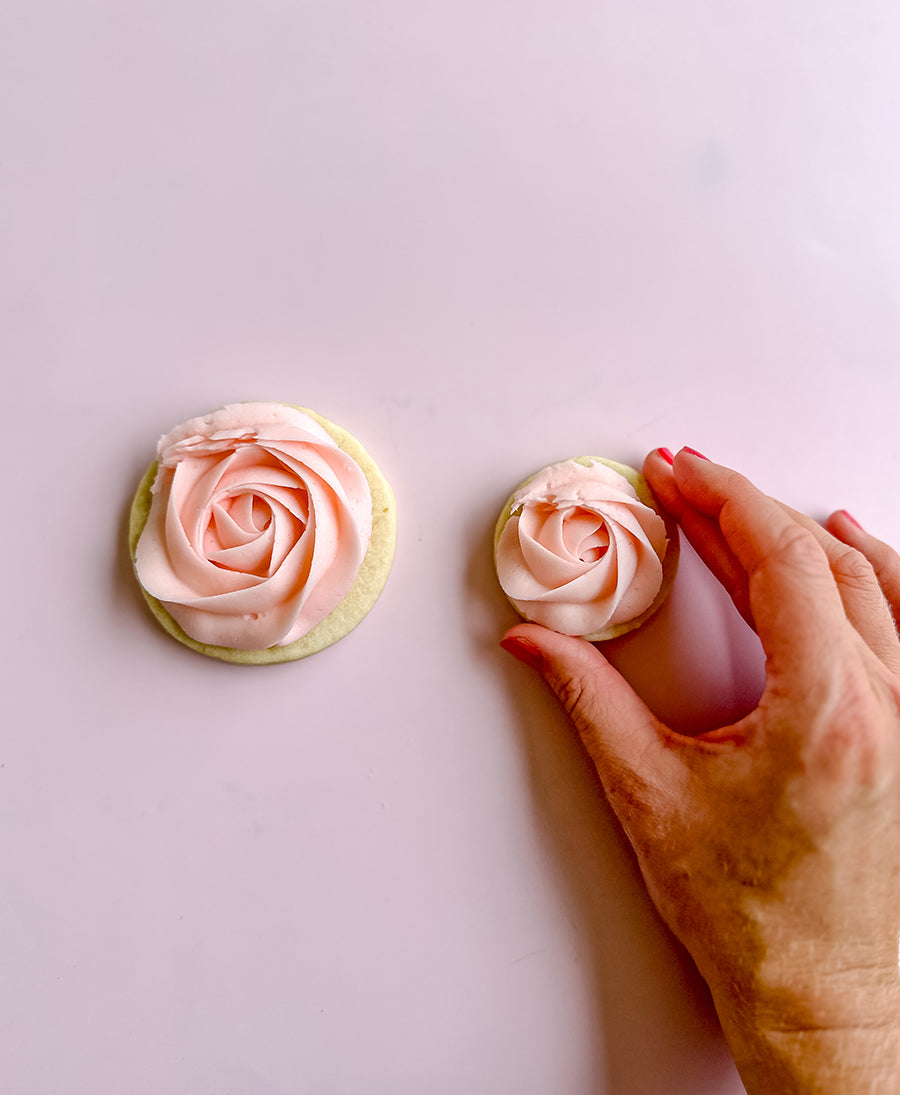 Mini Sugar Cookie Roses – Kelsey Elizabeth Cakes