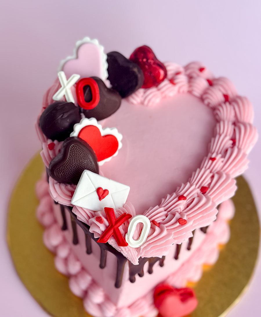 Valentine’s Heart Drip Cake 6"
